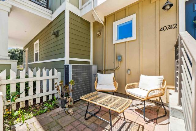 40742 Greystone Ter, Fremont CA: https://media.crmls.org/mediaz/ae31597f-4a67-45c1-a2ed-0971506a74b2.jpg