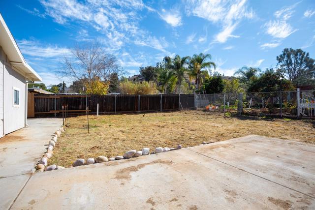 12643 Castle Court Dr, Lakeside CA: https://media.crmls.org/mediaz/ae31a6ce-ec78-48d4-9720-5b5f0a26c800.jpg