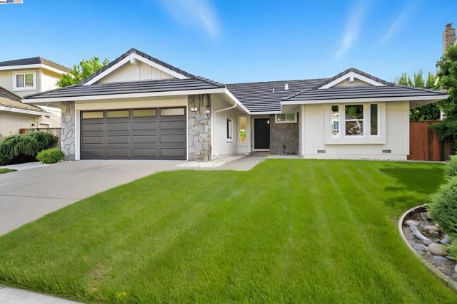11 Paddock Ct, Pleasant Hill CA: https://media.crmls.org/mediaz/ae3242cf-a969-4e74-9040-ea4ea0db0e6a.jpg