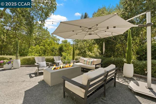 46 E Altarinda, Orinda CA: https://media.crmls.org/mediaz/ae32fcbd-08fc-4eb4-8903-c285612625f8.jpg
