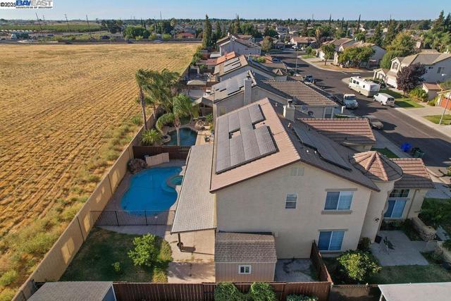 907 MAGGIORE LANE, Manteca CA: https://media.crmls.org/mediaz/ae332599-4315-4038-b054-a734f866095b.jpg