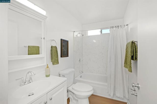 Image 37 of 58 For 456 4th St  