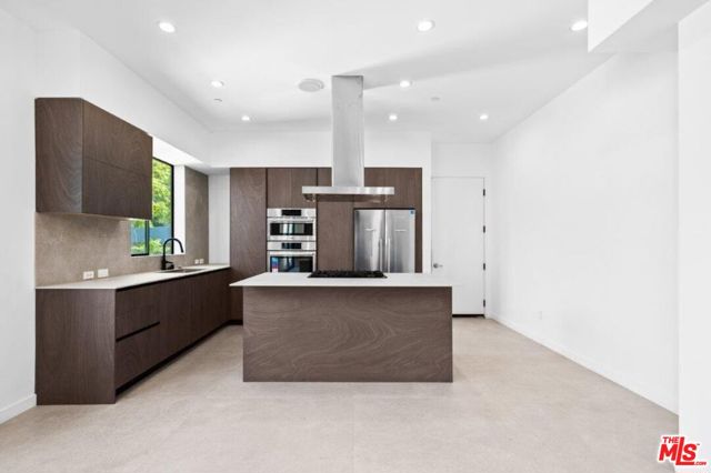 307 North Wilton Place photo 3