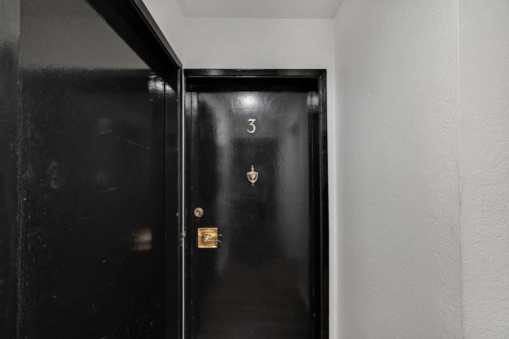 https://media.crmls.org/mediaz/ae341140-c8db-47da-832d-36003ebddb01.jpg?preset=X-Large