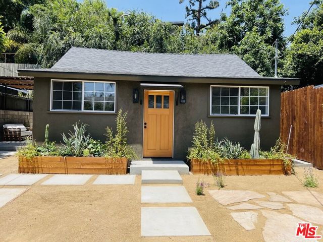 3815 Fernwood Avenue, Los Angeles CA: https://media.crmls.org/mediaz/ae341aec-9959-452e-8ce3-6e36c0a4ea55.jpg