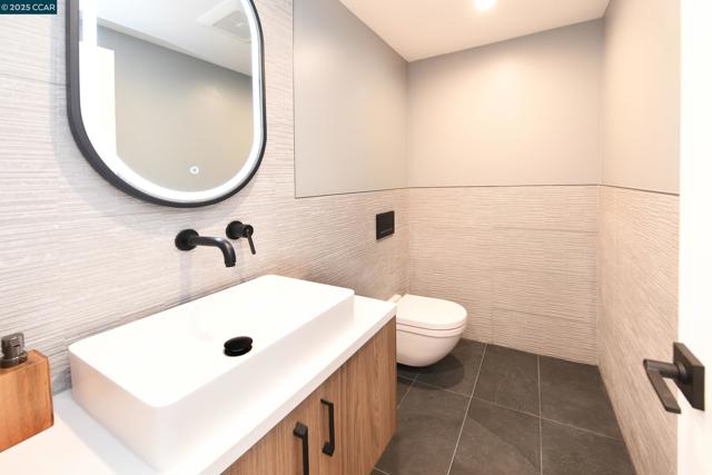 3169 Washington St, San Francisco CA: https://media.crmls.org/mediaz/ae342aed-5a44-410c-87b3-5f2e00b653f6.jpg