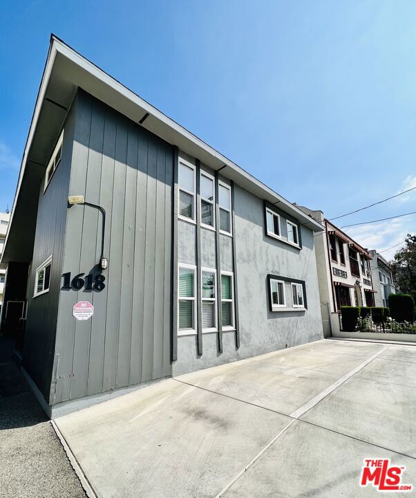 1618 N Kenmore Avenue, Los Angeles CA: https://media.crmls.org/mediaz/ae342b69-d668-4152-9651-24816cffb991.jpg