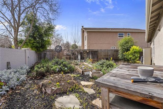 1980 Ponderosa Court, Hollister CA: https://media.crmls.org/mediaz/ae34444f-c2c5-421b-b055-f9dccfc443d4.jpg