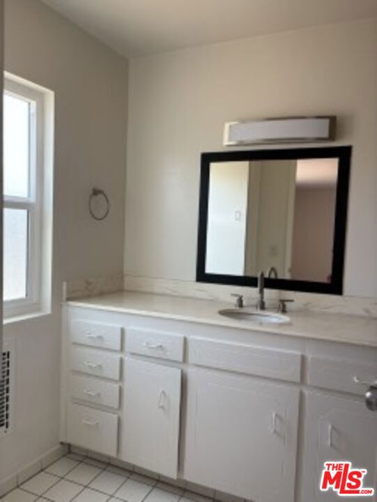 120 Hurricane, Marina del Rey CA: https://media.crmls.org/mediaz/ae34cd20-8863-4200-a213-f8be45a0eb30.jpg