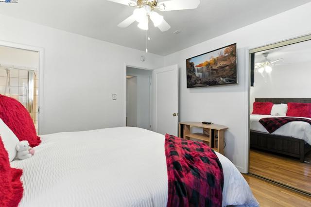 923 90Th Ave, Oakland CA: https://media.crmls.org/mediaz/ae34fb5a-fbb9-471c-a259-a22f378d5d59.jpg
