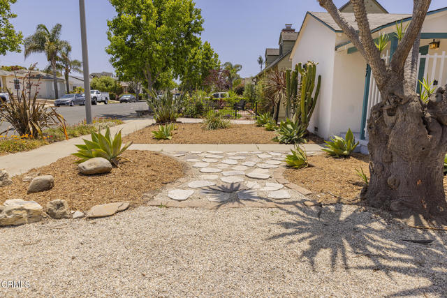 237 N Katherine Drive, Ventura CA: https://media.crmls.org/mediaz/ae354456-bba9-4fbc-8c89-55278c29bc7b.jpg