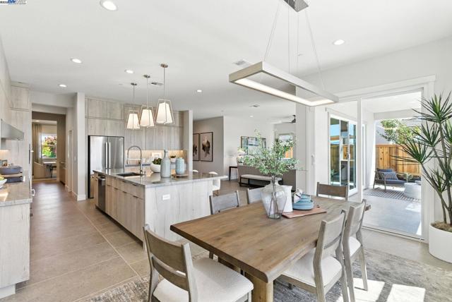 1685 Arione Street, Brentwood CA: https://media.crmls.org/mediaz/ae358d0f-6c75-4b8a-8c85-50ae294154fc.jpg