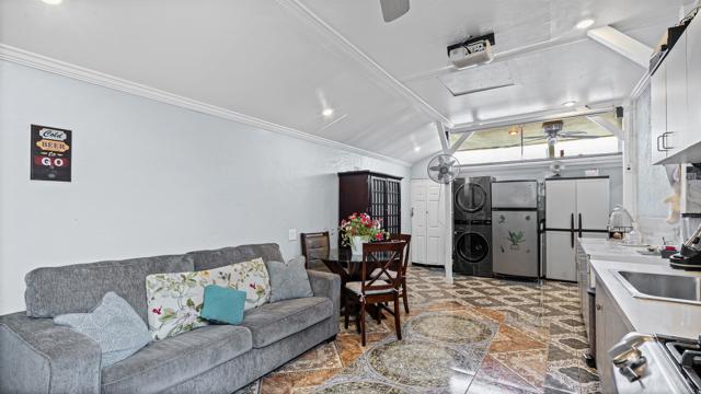 4764 Polk Avenue, San Diego CA: https://media.crmls.org/mediaz/ae367688-3063-4a17-aa66-398f9ca7b3db.jpg