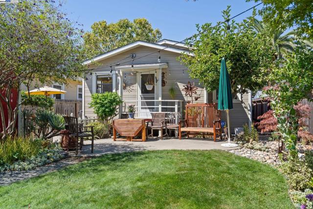 3144 60Th Ave, Oakland CA: https://media.crmls.org/mediaz/ae36c04a-f48e-44b0-8d14-1662a8710cf1.jpg
