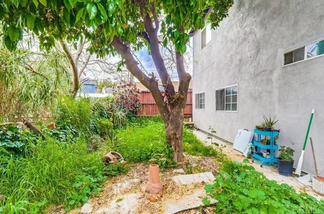 1279 N Hicks Drive, East Los Angeles CA: https://media.crmls.org/mediaz/ae36c894-9903-48b5-946f-632b04540888.jpg