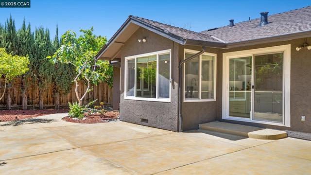 5517 Kirkwood Dr, Concord CA: https://media.crmls.org/mediaz/ae372f44-f2f8-4207-a8d4-81bb80a0aa21.jpg