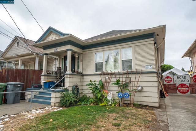 Image 2 of 5 For 1606 Derby St