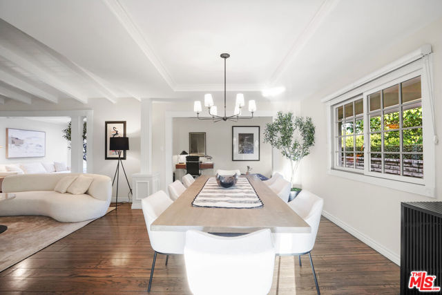 6002 Jumilla Avenue, Woodland Hills CA: https://media.crmls.org/mediaz/ae379695-e60e-4a7b-9b4d-a35d1db6c453.jpg
