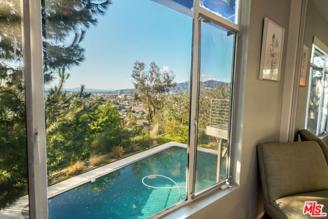 1313 Corona Drive, Glendale CA: https://media.crmls.org/mediaz/ae37bec3-e86a-40c9-a899-45cd4f07647e.jpg