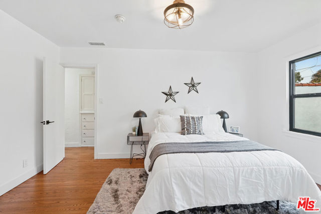 8919 Beverlywood Street, Los Angeles CA: https://media.crmls.org/mediaz/ae380cdc-c3dc-4f2f-8a81-8c405f14802a.jpg