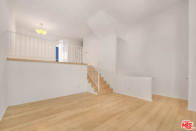 8741 Darby Avenue, Northridge CA: https://media.crmls.org/mediaz/ae381bc5-fe70-4606-9bff-3bf4551adf75.jpg