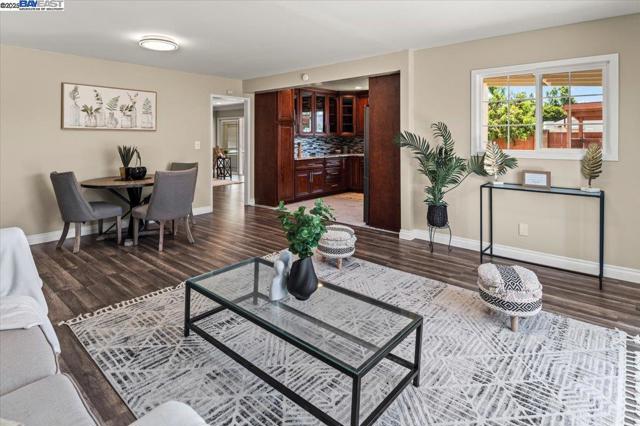 28399 CUBBERLEY CT, Hayward CA: https://media.crmls.org/mediaz/ae389c36-aece-4b43-946c-710e9325a21e.jpg