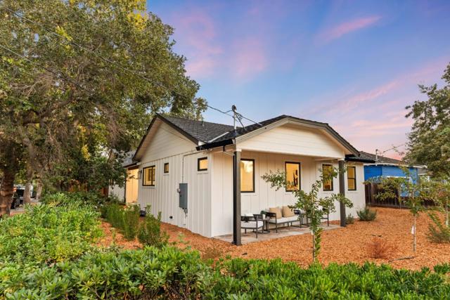 620 Iris Street, Redwood City CA: https://media.crmls.org/mediaz/ae38c3ba-1fbe-46a6-9781-abed4ad631df.jpg