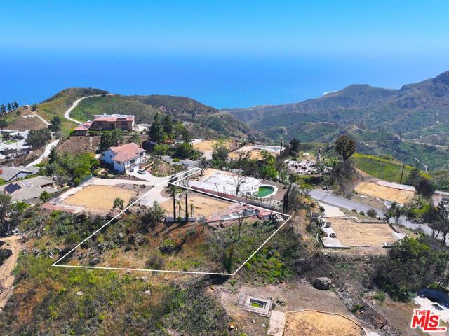 23309 W Paloma Blanca Drive, Malibu CA: https://media.crmls.org/mediaz/ae393e07-20c1-46cd-ae9c-246eed8ec3dc.jpg