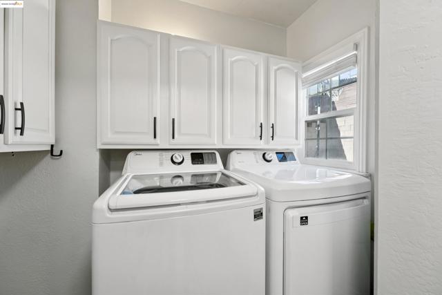 17324 Ehle St, Castro Valley CA: https://media.crmls.org/mediaz/ae3965bf-f960-425c-a4ee-6881107f0758.jpg