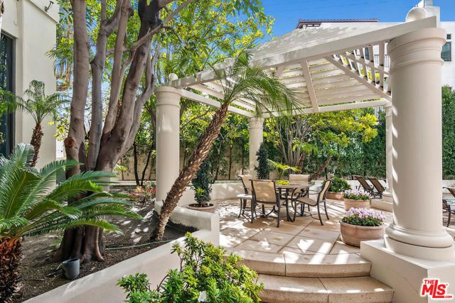 10724 Wilshire Boulevard, Los Angeles CA: https://media.crmls.org/mediaz/ae39e5ce-3cf2-48d6-a066-3dd36c8d50aa.jpg