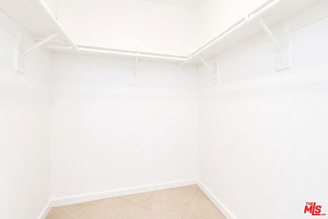 7320 Hawthorn Avenue, Los Angeles CA: https://media.crmls.org/mediaz/ae3a538e-d78e-4384-b7c9-c4e6aa7d4939.jpg