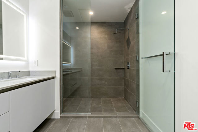 728 N Sweetzer Avenue, West Hollywood CA: https://media.crmls.org/mediaz/ae3a639e-1c88-43af-8b79-e6c06b51695f.jpg