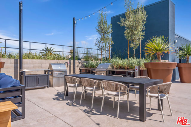 800 Western Avenue, Los Angeles CA: https://media.crmls.org/mediaz/ae3af955-d59d-40a0-be05-8fd3136d71a1.jpg