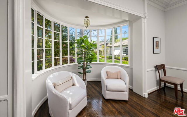 850 Birchwood Drive, Los Angeles CA: https://media.crmls.org/mediaz/ae3b694f-5d9d-458f-a781-cc7b034cd45e.jpg