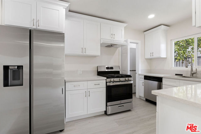 7127 Ramsgate Avenue, Los Angeles CA: https://media.crmls.org/mediaz/ae3be513-329e-484d-bddf-9ca39908d0c9.jpg