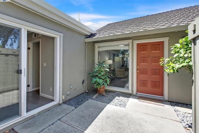 1328 Star Bush Ln, San Jose CA: https://media.crmls.org/mediaz/ae3c00b0-67d3-4823-b225-5a1e014ab850.jpg