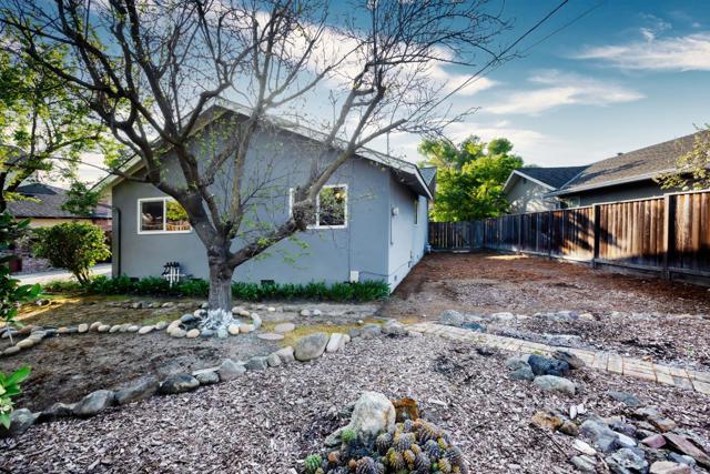 1681 La Pradera Drive, Campbell CA: https://media.crmls.org/mediaz/ae3c2168-fcb8-4583-8f99-b9ba76cef449.jpg