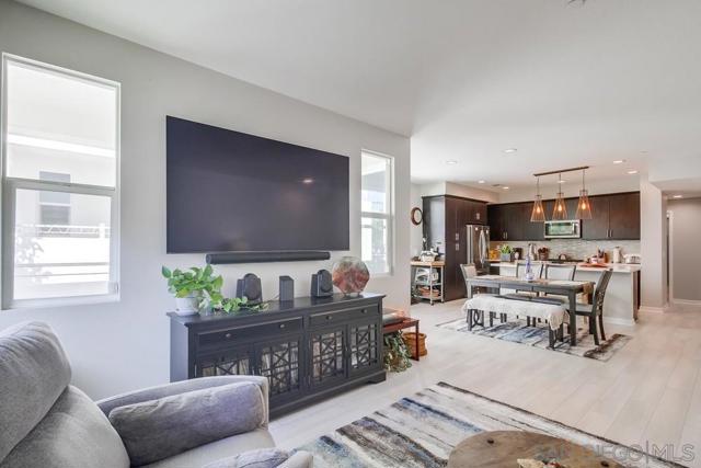 2092 Tango Loop, Chula Vista CA: https://media.crmls.org/mediaz/ae3c7012-688a-417f-85b8-0e207e1d5e4c.jpg