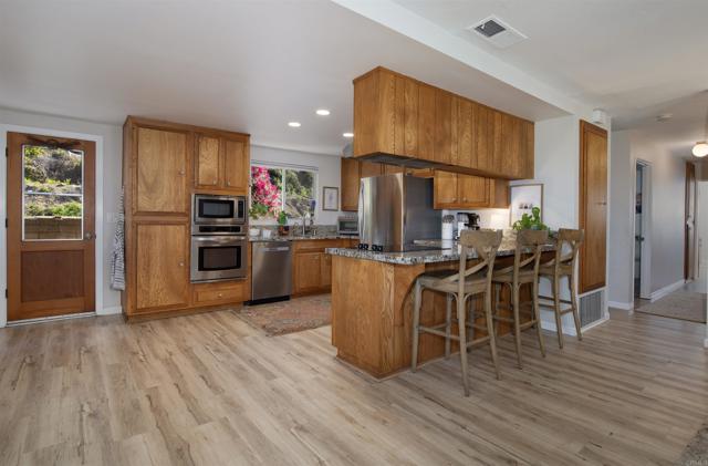 Detail Gallery Image 11 of 40 For 500 Beaumont Dr, Vista,  CA 92084 - 4 Beds | 3/1 Baths