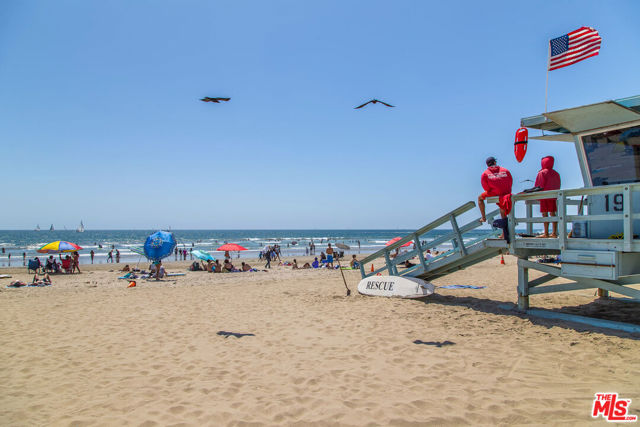 1016 Indiana Court, Venice CA: https://media.crmls.org/mediaz/ae3d22be-1b49-492d-aa28-c3690d46856f.jpg