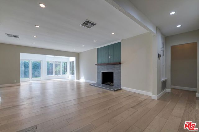 12814 Collins Street photo 7