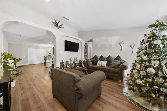 Detail Gallery Image 2 of 37 For 154 E 11th St, Perris,  CA 92570 - 3 Beds | 2 Baths