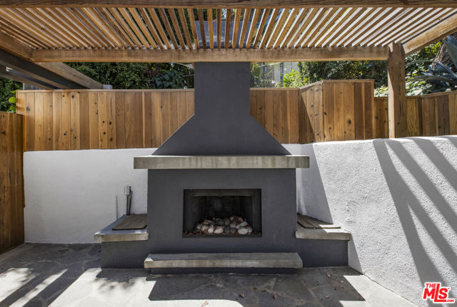 2425 Rinconia Drive, Los Angeles CA: https://media.crmls.org/mediaz/ae3de17c-9fdd-46bc-bea0-7b3431ff956a.jpg