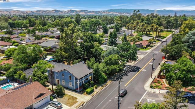 2211 College Avenue, Livermore CA: https://media.crmls.org/mediaz/ae3e7388-ea90-4c00-b2aa-734f234c08c5.jpg