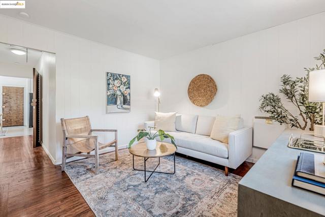 4801 Fairfax Ave, Oakland CA: https://media.crmls.org/mediaz/ae3e9252-f596-4b7c-9a8e-48c4ea46aa1e.jpg