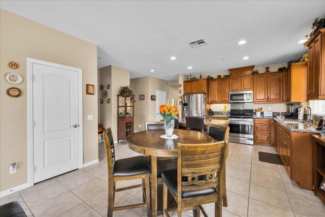 3854 Blue Sky Way, Palm Springs CA: https://media.crmls.org/mediaz/ae3ed366-1e5d-4553-bcf3-f7180eede989.jpg