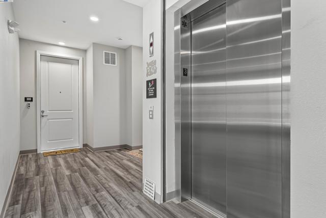 Image 3 of 45 For 44867 Grimmer Blvd  300