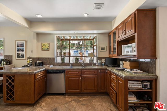 821 Malcolm Avenue, Los Angeles CA: https://media.crmls.org/mediaz/ae3fef7b-a040-4e8e-9022-3daf37b779d3.jpg