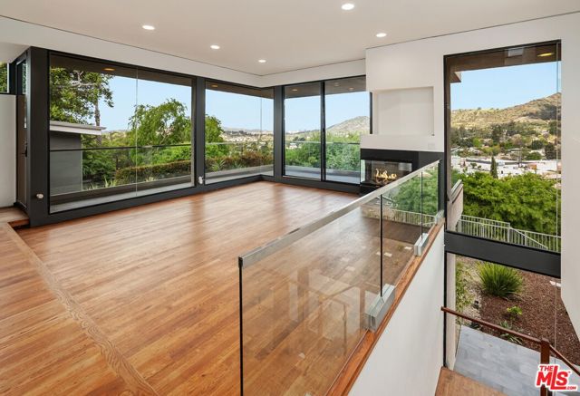 1325 Linda Rosa Avenue, Los Angeles CA: https://media.crmls.org/mediaz/ae4064ca-539c-47f0-b41c-311fb736804a.jpg