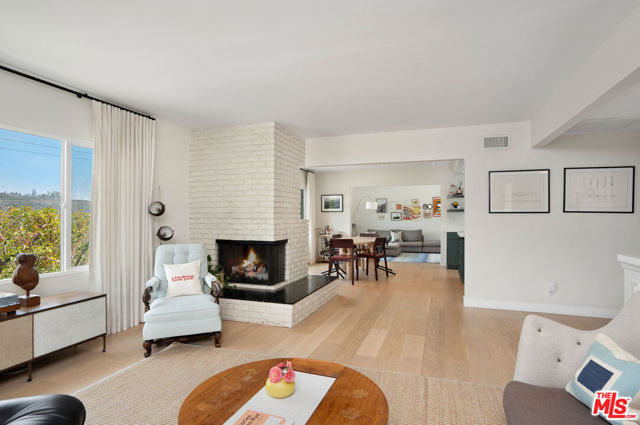 1741 Golf Club Drive, Glendale CA: https://media.crmls.org/mediaz/ae40acd2-23e8-4d9d-b463-ecf51ce97908.jpg